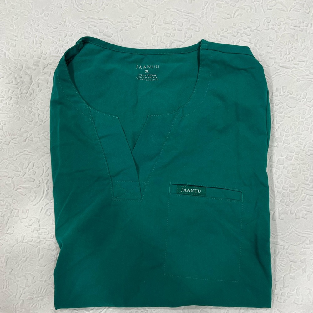 Green Jaanuu Women’s Scrub Set